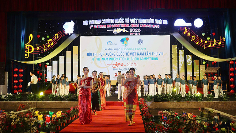 Hội thi hợp xướng quốc tế Việt Nam lần thứ VIII, Hội An 2025 có sự đăng ký tham gia của 29 đoàn hợp xướng với hơn 1000 nghệ sĩ đến từ nhiều quốc gia. Hội thi hợp xướng quốc tế Việt Nam lần thứ VIII, Hội An 2025 có sự đăng ký tham gia của 29 đoàn hợp xướng với hơn 1000 nghệ sĩ đến từ nhiều quốc gia.