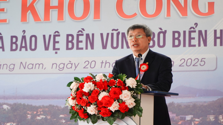 Phó Chủ tịch Ủy ban nhân dân tỉnh Quảng Nam Hồ Quang Bửu phát biểu tại Lễ khởi công Dự án Chống xói lở và bảo vệ bền vững bờ biển Hội An, tỉnh Quảng Nam.