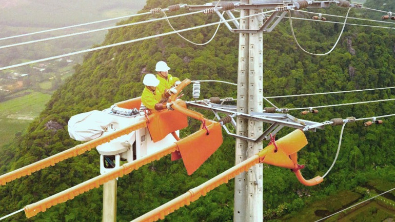 Đưa điện về Tây Nguyên. Đưa điện về Tây Nguyên.