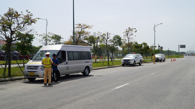 Phòng Cảnh giao thông Công an tỉnh Quảng Nam cho triển khai 9 tổ công tác thường trực tại các địa bàn địa phương trong tỉnh để thực hiện nhiệm vụ bảo đảm trật tự, an toàn giao thông.