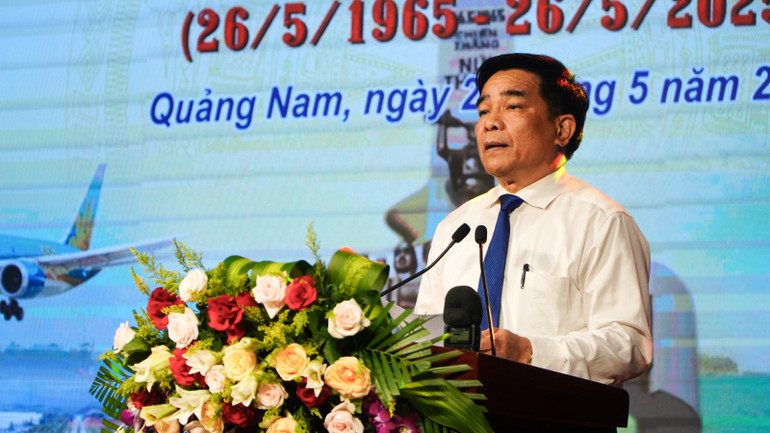 Đồng chí Lê Văn Dũng, Chủ tịch Ủy ban nhân dân tỉnh Quảng Nam phát biểu tại buổi lễ kỷ niệm.