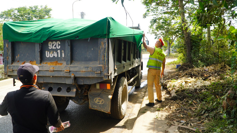 Cảnh sát giao thông Công an tỉnh Quảng Nam tăng cường tuần tra kiểm soát, xử lý vi phạm trật tự, an toàn giao thông trên tuyến ĐT616, đường Trần Phú và các tuyến nội thành Tam Kỳ.
