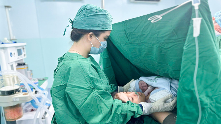 Quy trình chăm sóc thiết yếu bà mẹ và trẻ sơ sinh ngay sau sinh đã và đang được Bệnh viện đa khoa Sài Gòn Tam Kỳ áp dụng theo đúng khuyến cáo của WHO và Bộ Y tế.