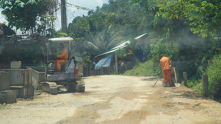 Đơn vị thi công đang gấp rút thi công hoàn thành tuyến đường ĐH1.NTM trước 30/6/2025.