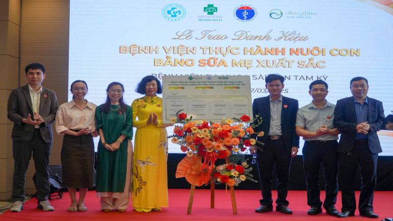 Bệnh viện Đa khoa Sài Gòn Tam Kỳ phát động cam kết triển khai chương trình “Chăm sóc 1.000 ngày vàng đầu đời của trẻ”.