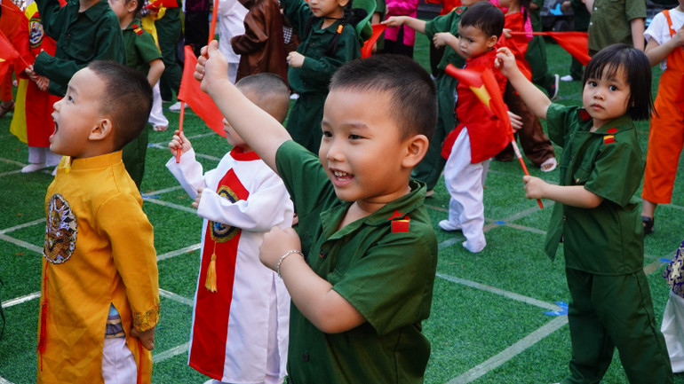 Các em nhỏ hào hứng khi được tham gia hoạt động ngoại khóa.