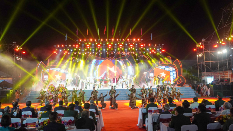 Chương trình nghệ thuật chào mừng kỷ niệm 50 năm ngày giải phóng quê hương Thăng Bình.