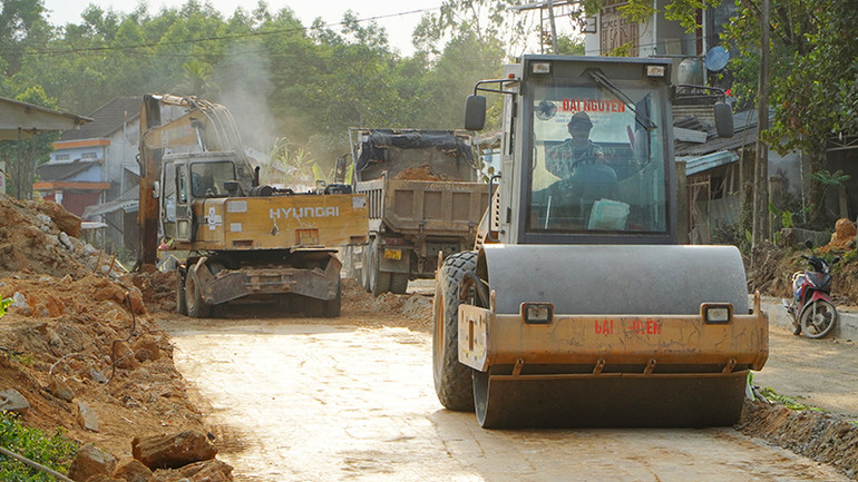 Các đơn vị thi công Dự án Liên kết vùng miền trung tỉnh Quảng Nam đang quyết tâm mặt bằng bàn giao đến đâu tổ chức triển khai thi công đến đó.