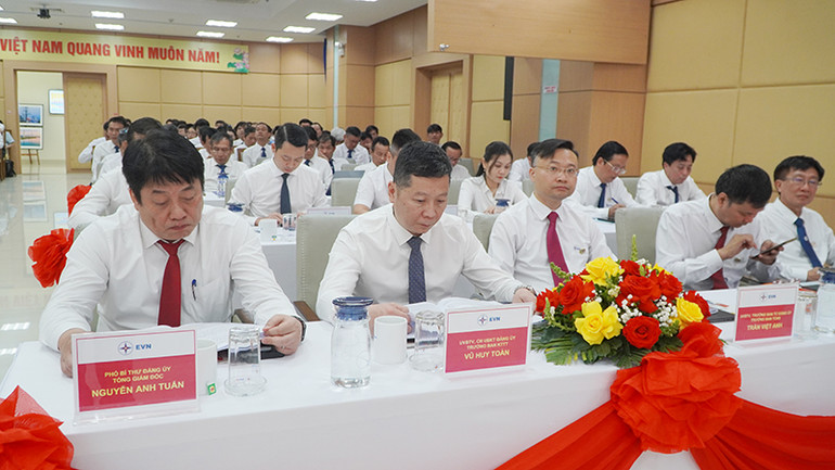 Các đại biểu dự Đại hội Đảng bộ Tổng công ty Điện lực miền Trung lần thứ 15. Các đại biểu dự Đại hội Đảng bộ Tổng công ty Điện lực miền Trung lần thứ 15.