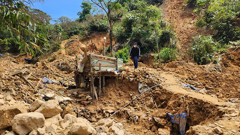 Tình trạng khai thác vàng trái phép tại bãi vàng 38 thuộc xã Phước Hòa, huyện Phước Sơn, tỉnh Quảng Nam diễn ra hết sức phức tạp, với quy mô rất lớn.