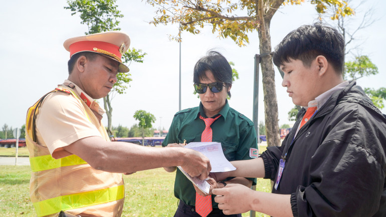 Phòng Cảnh giao thông Công an tỉnh Quảng Nam kiên quyết xử lý các trường hợp vi phạm trật tự, an toàn giao thông.