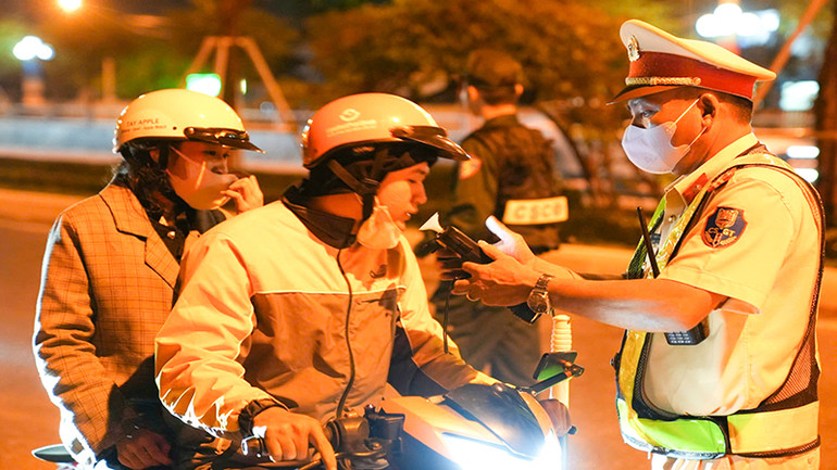 Lực lượng Cảnh sát giao thông Công an tỉnh Quảng Nam thành lập nhiều Tổ chuyên đề thường xuyên cắm chốt và tổ chức tuần tra, kiểm soát.