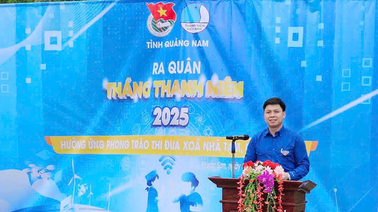 Ủy viên Ban Chấp hành TW Đoàn, Phó Bí thư Tỉnh đoàn Quảng Nam Vũ Gia Dân phát biểu ra quân Tháng Thanh niên 2025 tại huyện Phước Sơn.