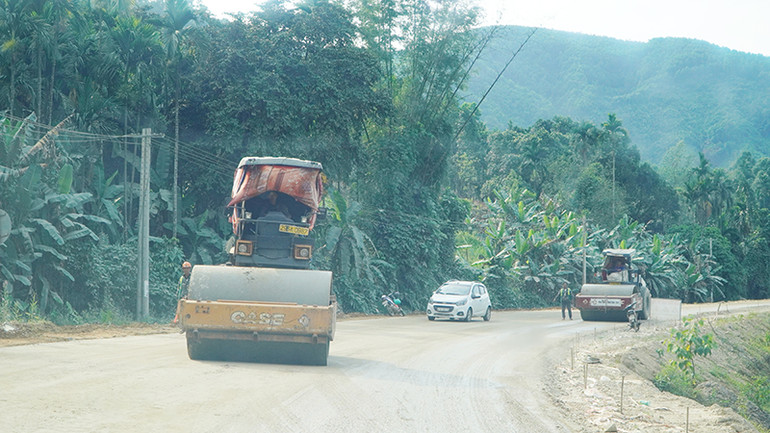 Các địa phương ảnh hưởng của Dự án Liên kết vùng miền trung tỉnh Quảng Nam đang khẩn trương bàn giao mặt bằng sạch cho đơn vị thi công.