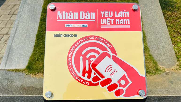 Các bảng gắn chip được thiết kế hai màu vàng đỏ lấy cảm hứng từ quốc kỳ Việt Nam và có thể hoạt động tự động mà không cần nguồn điện.