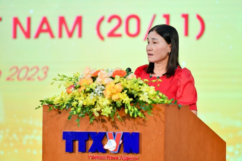 Cô giáo Hoàng Thị Thưu, Trường tiểu học Hương Liên, xã Hương Liên, huyện Hương Khê, tỉnh Hà Tĩnh. (Ảnh: THÀNH ĐẠT) Cô giáo Hoàng Thị Thưu, Trường tiểu học Hương Liên, xã Hương Liên, huyện Hương Khê, tỉnh Hà Tĩnh. (Ảnh: THÀNH ĐẠT)