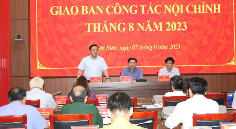 Đồng chí Mùa A Sơn, Phó Bí thư Thường trực Tỉnh ủy Điện Biên đề nghị làm rõ trách nhiệm trong vụ ngộ độc xảy ra tại bản Co Pục vừa qua.