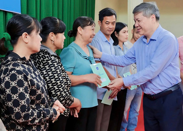 Hỗ trợ an sinh xã hội thiết thực cho người khó khăn bị ảnh hưởng của bão số 3 ảnh 2