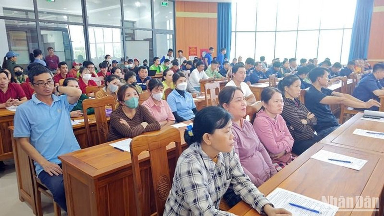 Đông đảo đoàn viên công nhân tham gia Ngày hội. Đông đảo đoàn viên công nhân tham gia Ngày hội.