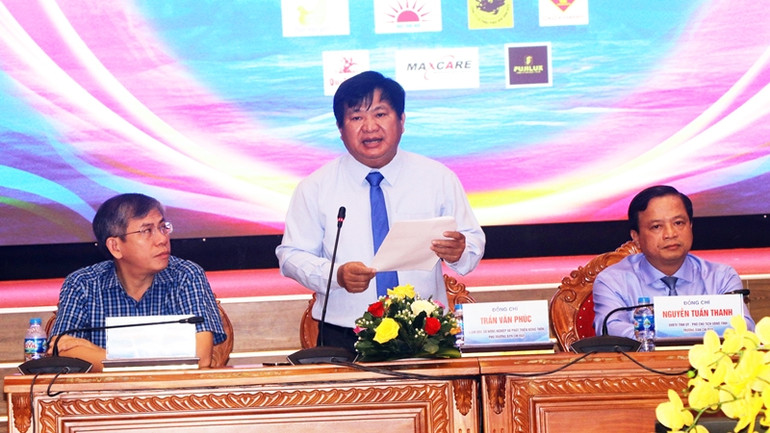 Ông Trần Văn Phúc, Giám đốc Sở Nông nghiệp và phát triển nông thôn tỉnh Bình Định giới thiệu chương trình lễ hội.