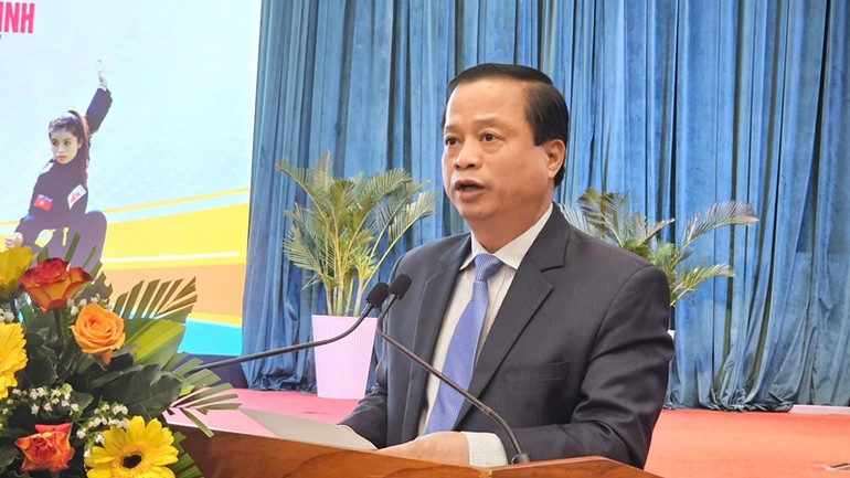 Phó Chủ tịch Thường trực Ủy ban nhân dân tỉnh Bình Định Nguyễn Tuấn Thanh phát biểu tại Hội thảo.