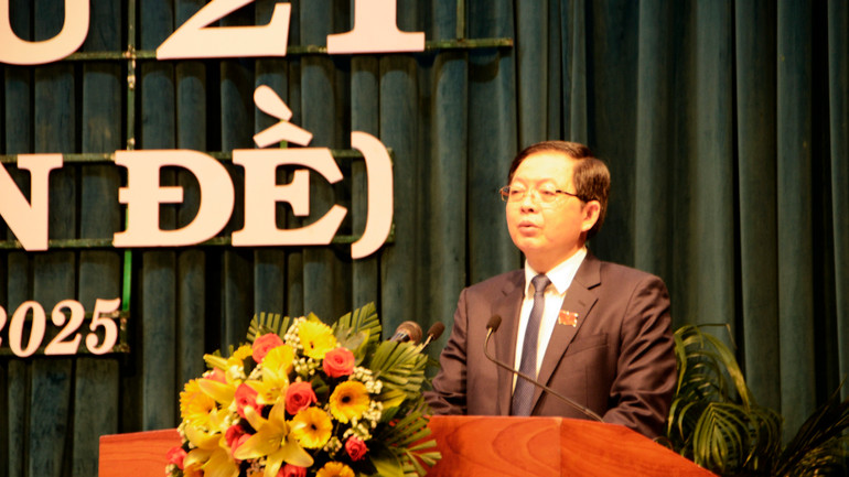 Bí thư Tỉnh ủy Bình Định Hồ Quốc Dũng phát biểu tại kỳ họp. Bí thư Tỉnh ủy Bình Định Hồ Quốc Dũng phát biểu tại kỳ họp.