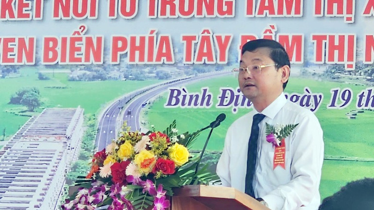 Phó Chủ tịch Ủy ban nhân dân tỉnh Bình Định Nguyễn Tự Công Hoàng phát biểu tại buổi lễ. Phó Chủ tịch Ủy ban nhân dân tỉnh Bình Định Nguyễn Tự Công Hoàng phát biểu tại buổi lễ.
