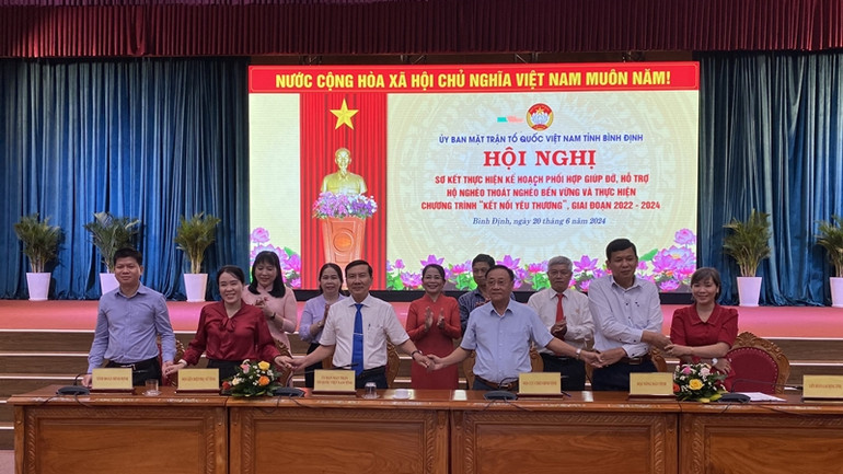 Ký kết kế hoạch phối hợp giúp đỡ hộ thoát nghèo bền vững giai đoạn 2024-2029.