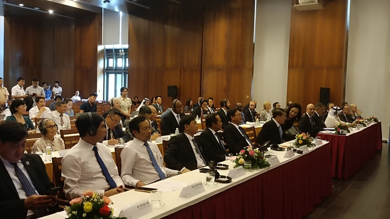 Hội thảo có sự tham gia của các lãnh đạo Trung ương, địa phương và nhiều nhà khoa học trên thế giới. Hội thảo có sự tham gia của các lãnh đạo Trung ương, địa phương và nhiều nhà khoa học trên thế giới.