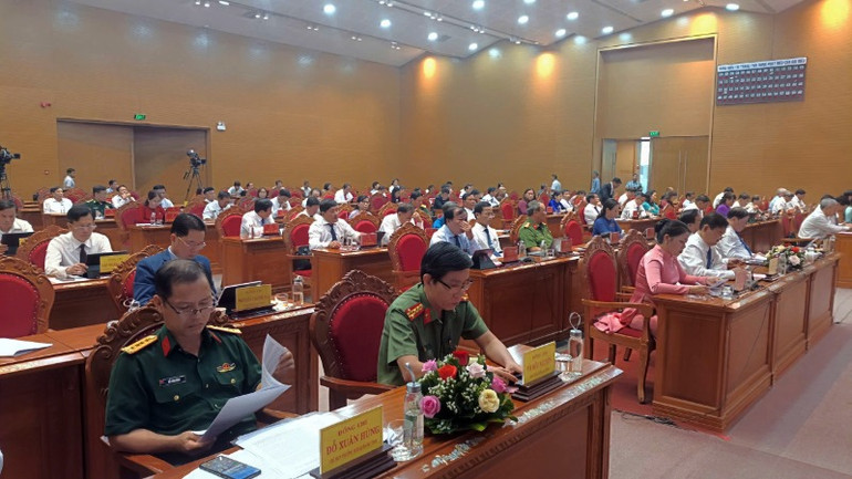 Các đại biểu tham gia kỳ họp.