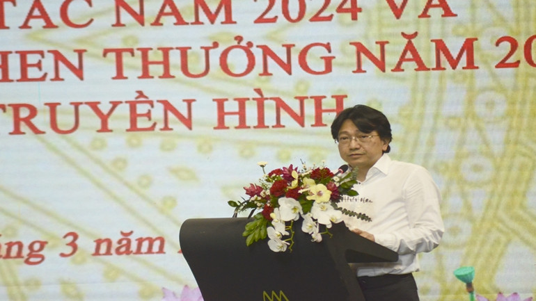 Ông Nguyễn Hà Yên, Phó Cục trưởng Phát thanh-Truyền hình và Thông tin điện tử (Bộ Thông tin và Truyền thông) báo cáo tại hội nghị.