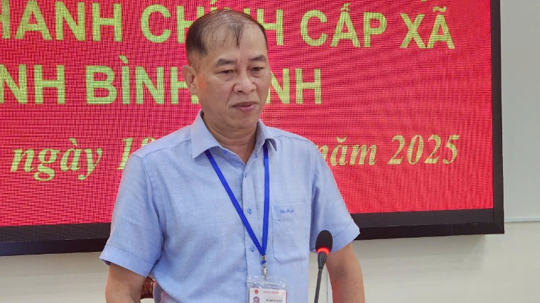 Giám đốc Sở Nội vụ tỉnh Bình Định Lê Minh Tuấn phát biểu tại lễ công bố.