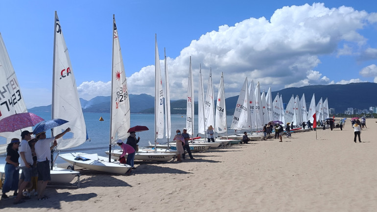 Giải đấu có 8 nội dung thi đấu thuyền buồm dành cho vận động viên quốc tế, vận động viên Việt Nam và vận động viên nước ngoài sinh sống ở Việt Nam