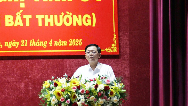 Bí thư Tỉnh ủy Bình Định Hồ Quốc Dũng phát biểu tại hội nghị.