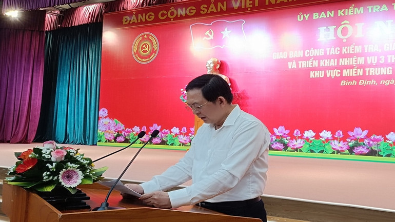 Đồng chí Hồ Quốc Dũng, Bí thư Tỉnh ủy Bình Định phát biểu tại hội nghị.