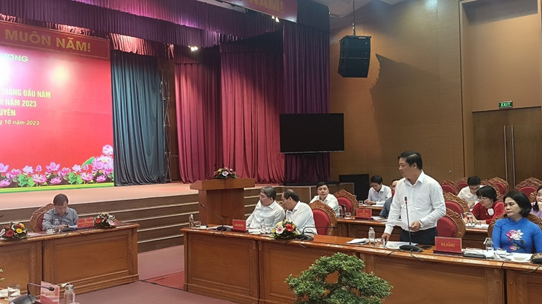 Đại biểu Thành ủy Đà Nẵng phát biểu ý kiến tại hội nghị.