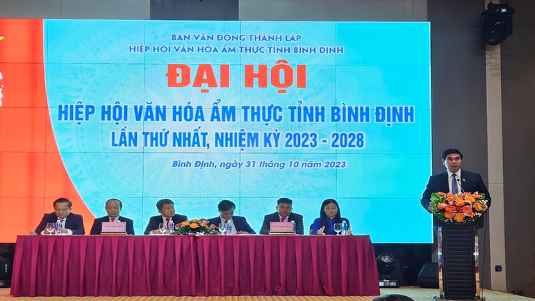 Phó Chủ tịch Ủy ban nhân dân tỉnh Bình Định Lâm Hải Giang phát biểu ý kiến tại Đại hội.