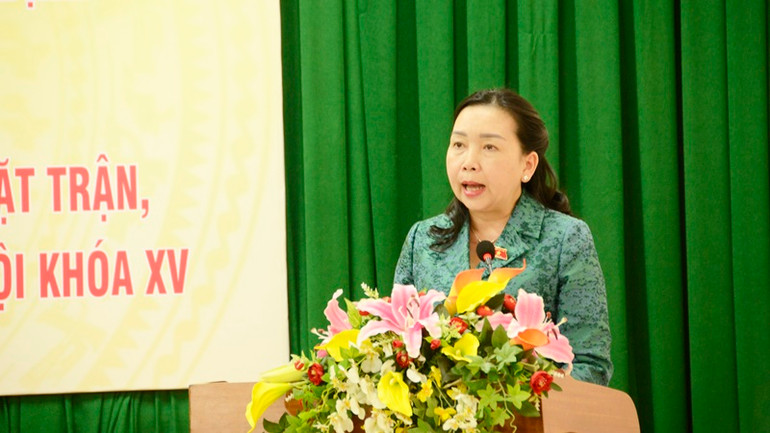 Đồng chí Lý Tiết Hạnh, Phó Trưởng đoàn Đại biểu Quốc hội tỉnh Bình Định báo cáo tại hội nghị. Đồng chí Lý Tiết Hạnh, Phó Trưởng đoàn Đại biểu Quốc hội tỉnh Bình Định báo cáo tại hội nghị.