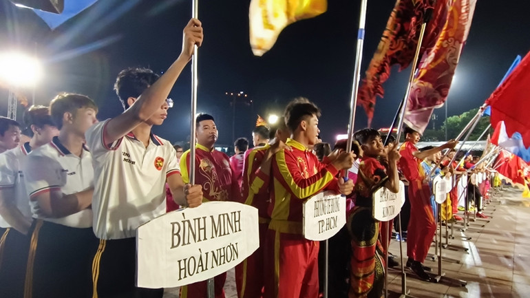 Liên hoan lần này có sự tham gia của nhiều đoàn, hội Lân-Sư-Rồng trên cả nước.