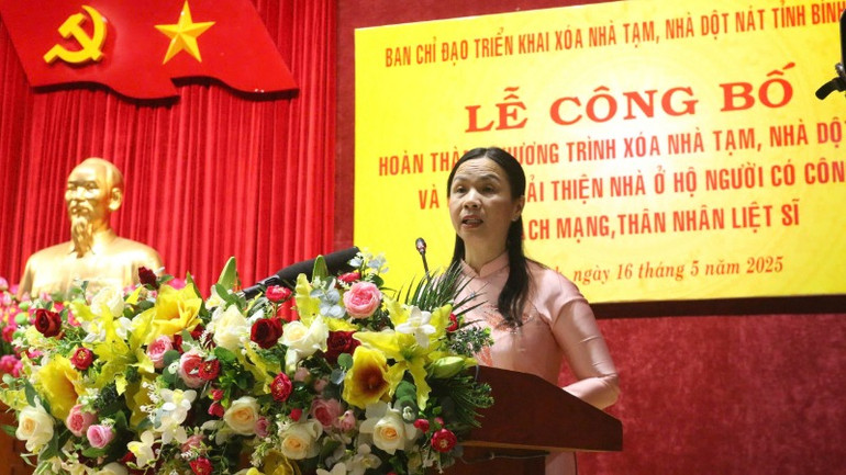 Đồng chí Lê Bình Thanh, Chủ tịch Ủy ban Mặt trận Tổ quốc Việt Nam tỉnh Bình Định phát biểu tại buổi lễ. Đồng chí Lê Bình Thanh, Chủ tịch Ủy ban Mặt trận Tổ quốc Việt Nam tỉnh Bình Định phát biểu tại buổi lễ.