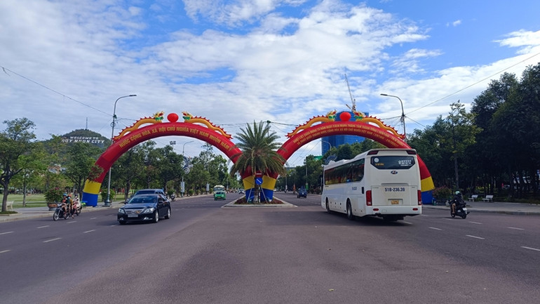 Đường phố Quy Nhơn luôn sạch, đẹp chào đón du khách thập phương.