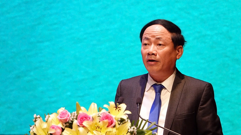 Chủ tịch Ủy ban nhân dân tỉnh Bình Định Phạm Anh Tuấn phát biểu tại diễn đàn.