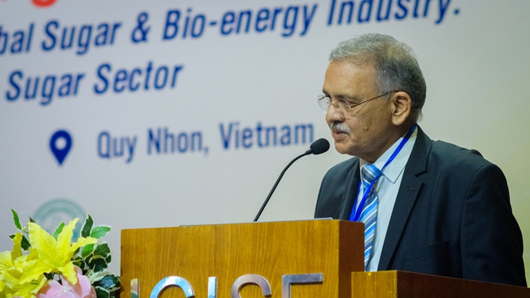 Tiến sĩ Solomon, Chủ tịch Hiệp hội Nghiên cứu và Xúc tiến ngành Đường (SSRP), Ấn Độ phát biểu tại hội nghị. Tiến sĩ Solomon, Chủ tịch Hiệp hội Nghiên cứu và Xúc tiến ngành Đường (SSRP), Ấn Độ phát biểu tại hội nghị.