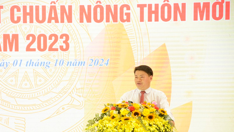 Đồng chí Phan Chí Hùng, Chủ tịch Ủy ban nhân dân huyện Tây Sơn phát biểu tại buổi lễ.