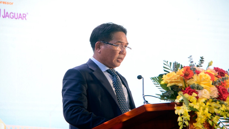 Ông Lê Minh Thiện, Chủ tịch Hiệp hội gỗ và lâm sản Bình Định phát biểu tại buổi lễ. Ông Lê Minh Thiện, Chủ tịch Hiệp hội gỗ và lâm sản Bình Định phát biểu tại buổi lễ.