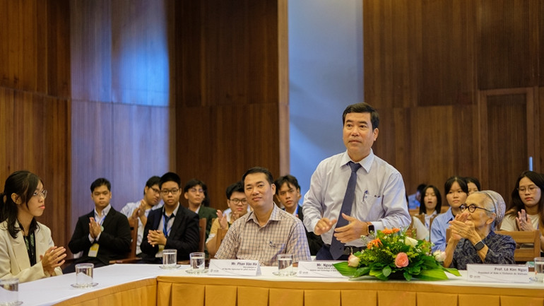 Các đại biểu tham dự hội nghị.