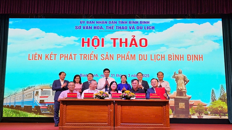 Chi hội Lữ hành Bình Định ký kết hợp tác với các Chi hội và Câu lạc bộ Lữ hành địa phương khác.