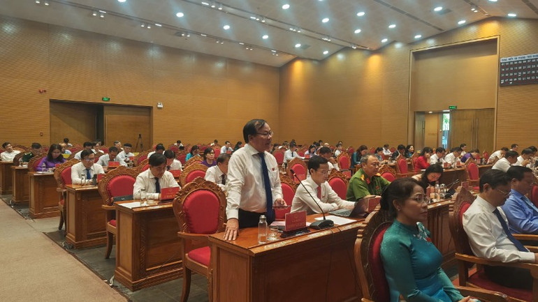 Đại biểu huyện Tây Sơn phát biểu tại kỳ họp.