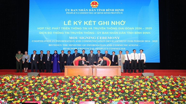 Ký kết hợp tác phát triển thông tin truyền thông giai đoạn 2024-2025 giữa Bộ Thông tin và Truyền thông với Ủy ban nhân dân tỉnh Bình Định. Ký kết hợp tác phát triển thông tin truyền thông giai đoạn 2024-2025 giữa Bộ Thông tin và Truyền thông với Ủy ban nhân dân tỉnh Bình Định.