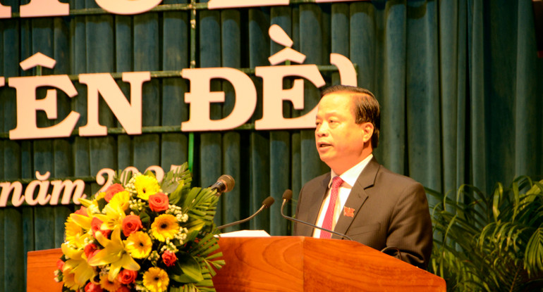 Đồng chí Nguyễn Tuấn Thanh, Phó Chủ tịch Thường trực Ủy ban nhân dân tỉnh Bình Định báo cáo đánh giá bổ sung kết quả thực hiện các chỉ tiêu kinh tế-xã hội và giải ngân vốn đầu tư công năm 2024. Đồng chí Nguyễn Tuấn Thanh, Phó Chủ tịch Thường trực Ủy ban nhân dân tỉnh Bình Định báo cáo đánh giá bổ sung kết quả thực hiện các chỉ tiêu kinh tế-xã hội và giải ngân vốn đầu tư công năm 2024.